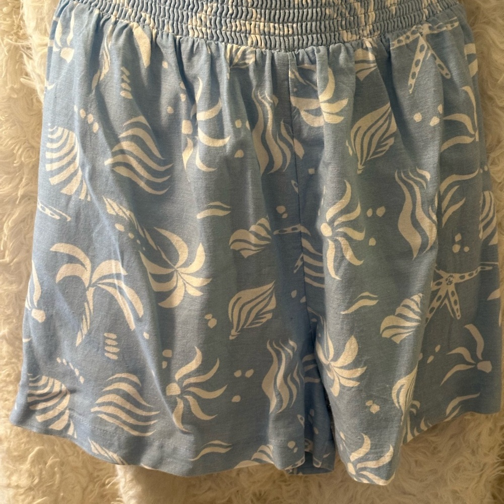 Shorts - Picture 2 of 4
